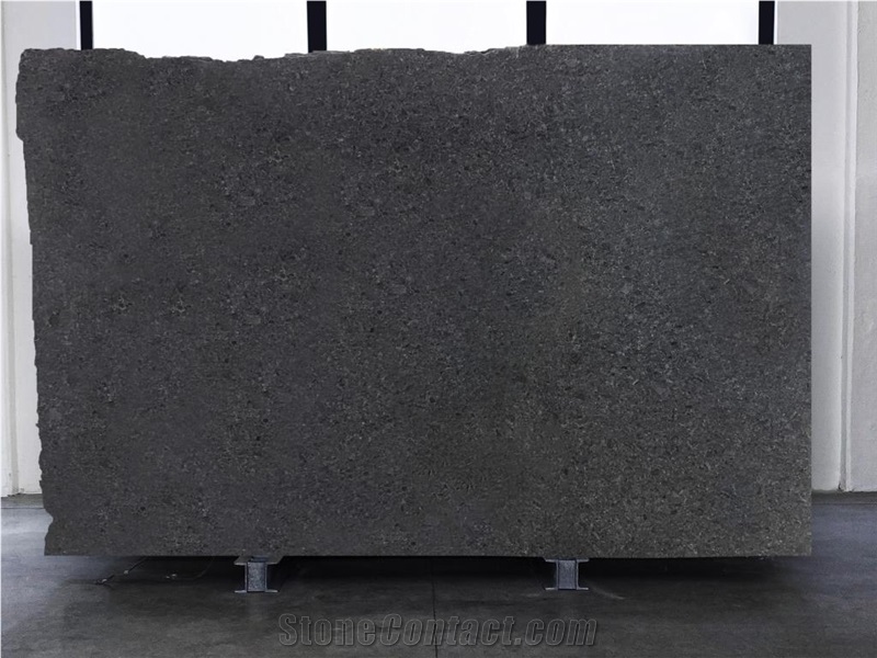 ANGOLA BLACK SUPREME - Negro Angola Granite Slabs