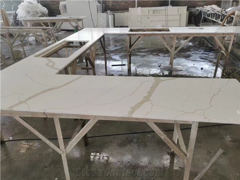 Custom Design Calacatta Gold Quartz Kitchen Countertops