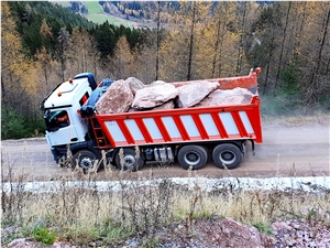 Sarner Porphyry Rosso Blocks, Boulders