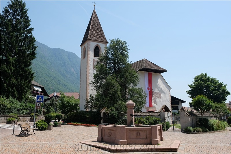 Sarner Porphyry Rosso Fountain