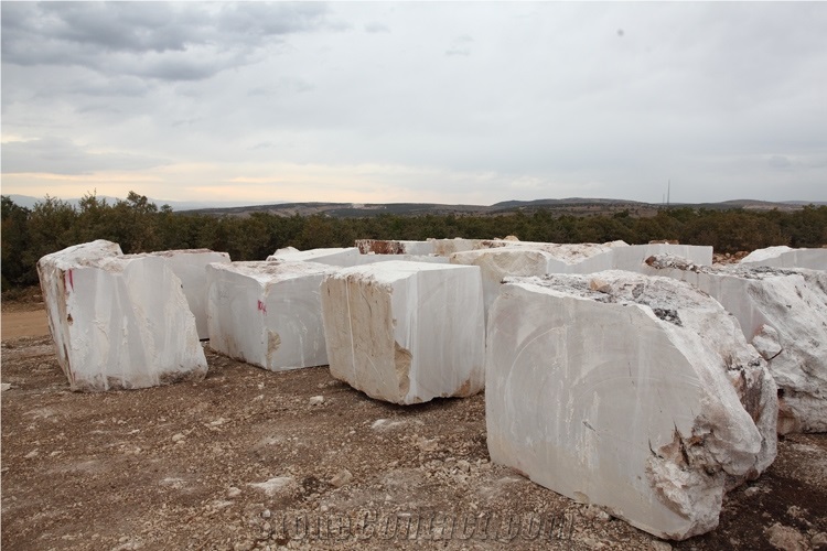 Regal Spoty Beige Marble Blocks