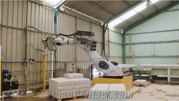 KUKA- Robots Cutting And Finishing Machine