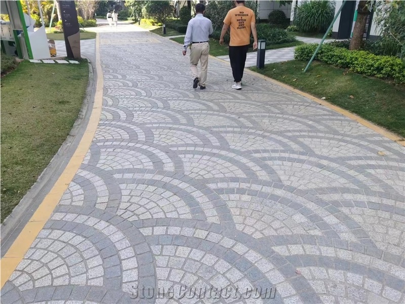 China Cheap Grey Granite Cobble Stone Mesh Back