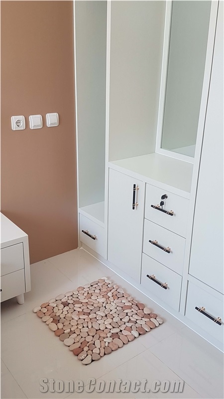 Maluku Tan Natural Pebble Stone Mat