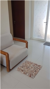 Maluku Tan Natural Pebble Stone Mat