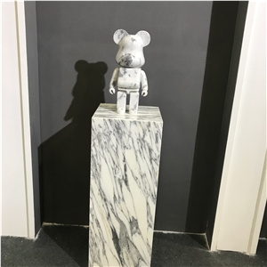 Beautiful Arabescato White Marble Stone Gloomy Bear Statue
