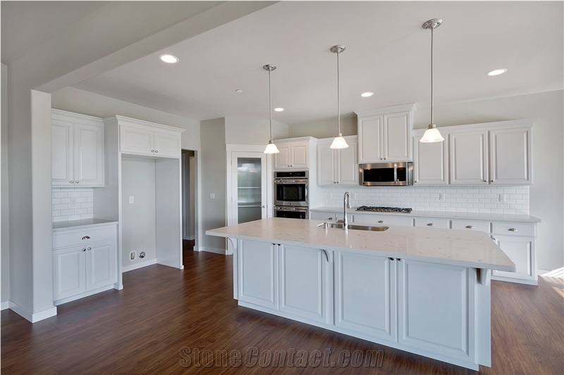 Carrara Classic Quartz Slab