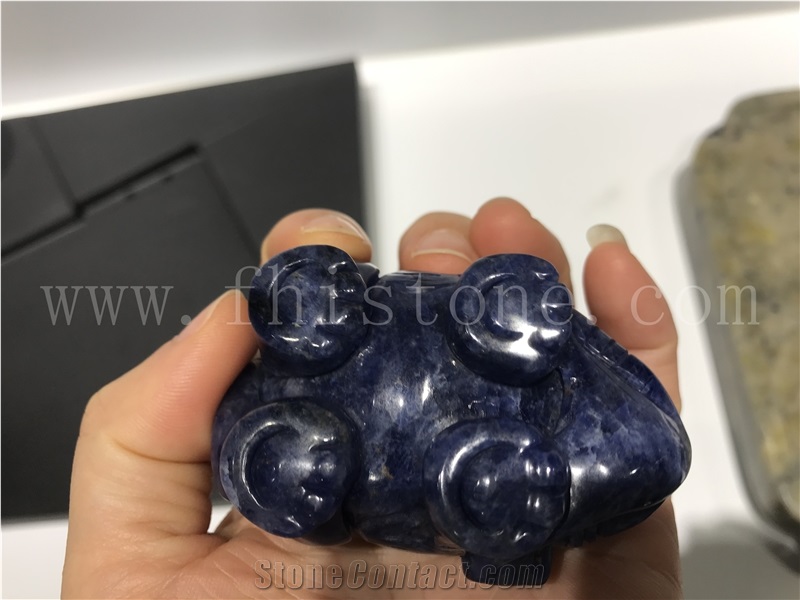Elephants Walking Figurine Statue Sculpture Carve Engraved