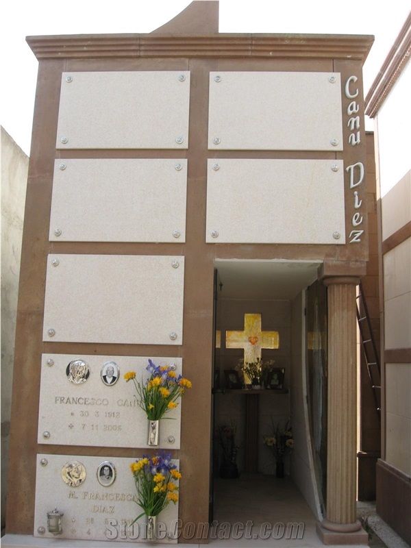Examples Of Funerary Art In  Pietra Trachite Rosa