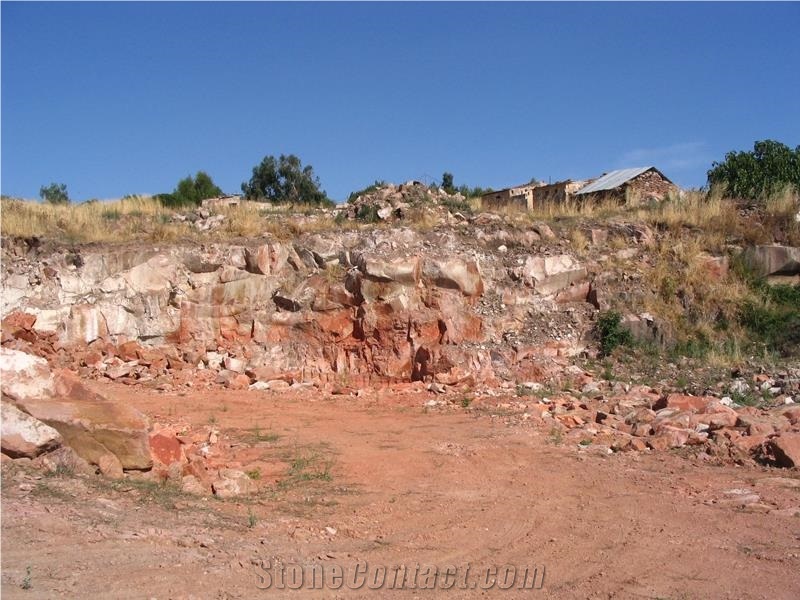 Pietra Trachite Rosa Quarry