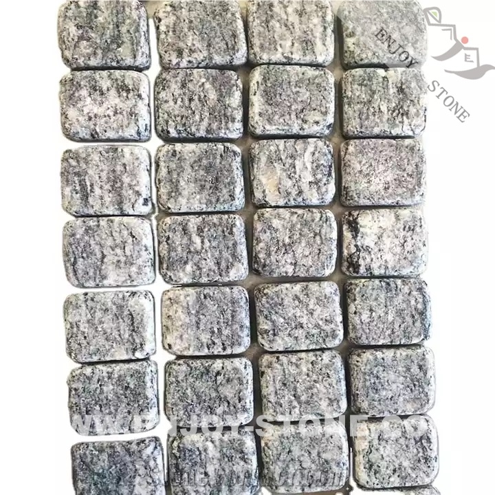 G302 Nero Santiago Grey Granite  Cobbletone With Mesh