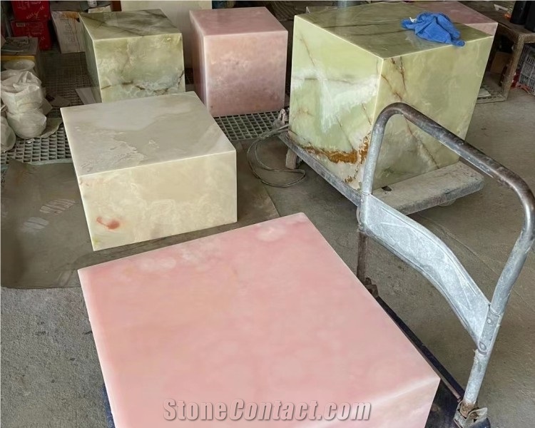 Display Stand Green Pink Onyx Flair Cube Plinth