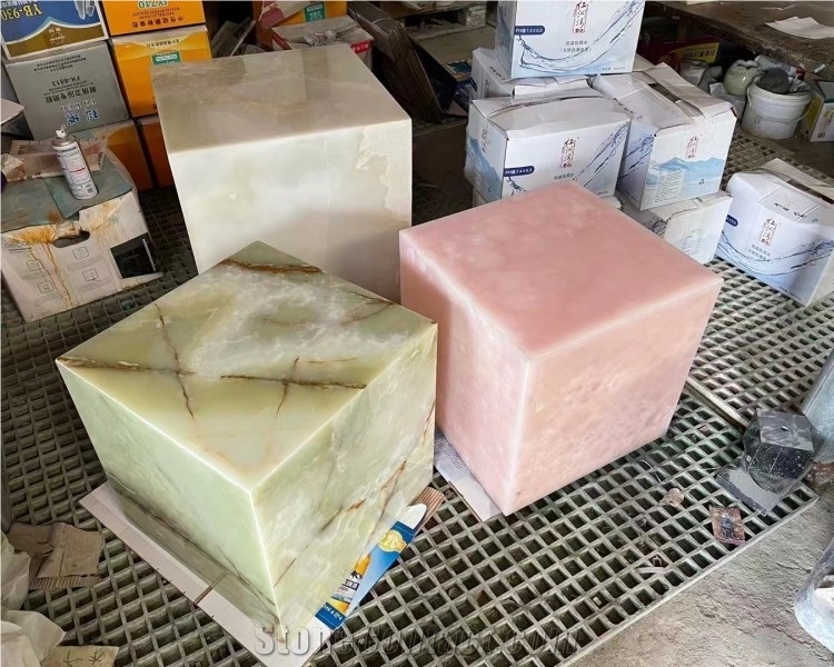 Display Stand Green Pink Onyx Flair Cube Plinth