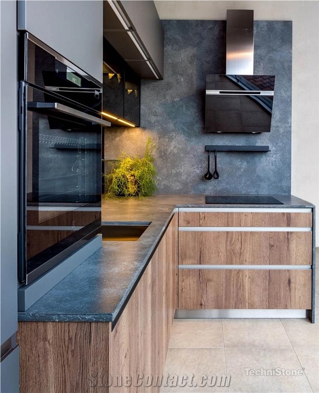 Residente Dark Quartz Kitchen Countertops