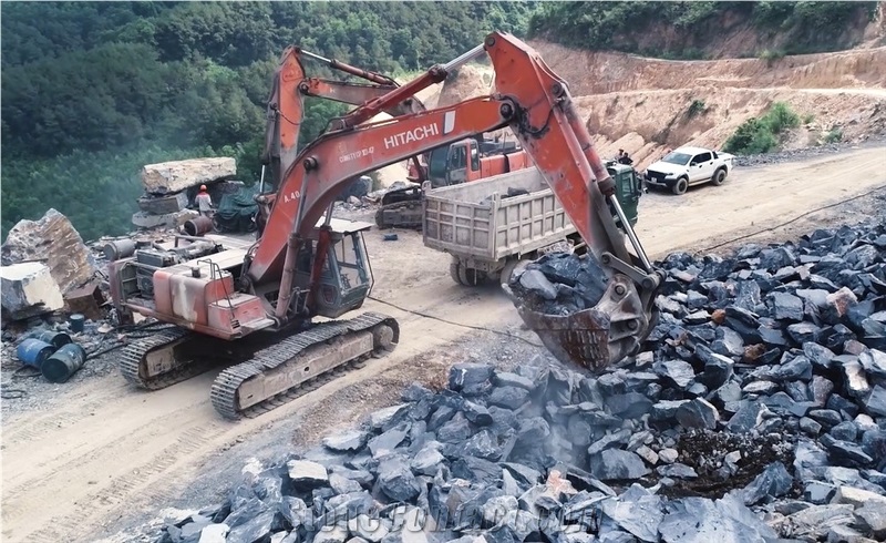 Thanh Thanh Tung Cam Thuy Bluestone Quarry