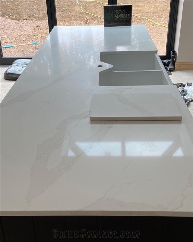 Calacatta Oro Quartz Kitchen Countertop