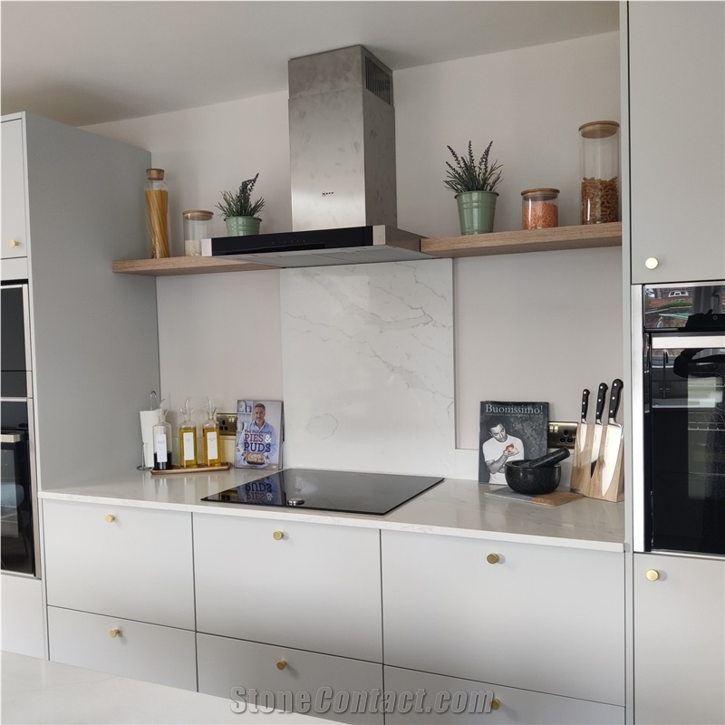 Calacatta Oro Quartz Kitchen Countertop