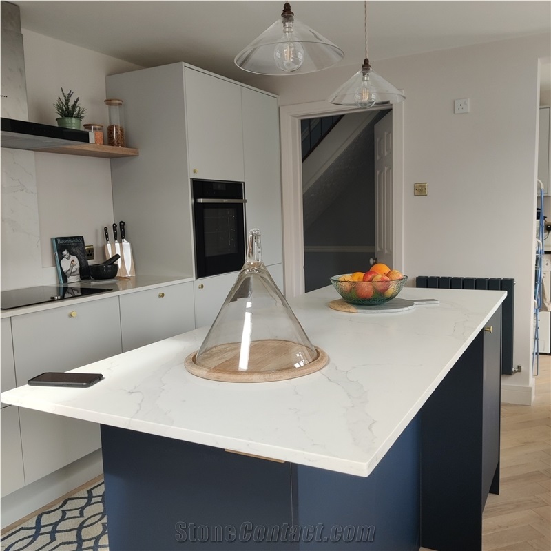 Calacatta Oro Quartz Kitchen Countertop