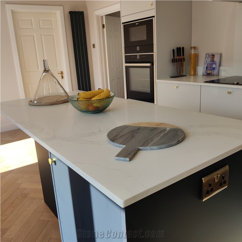 Calacatta Oro Quartz Kitchen Countertop