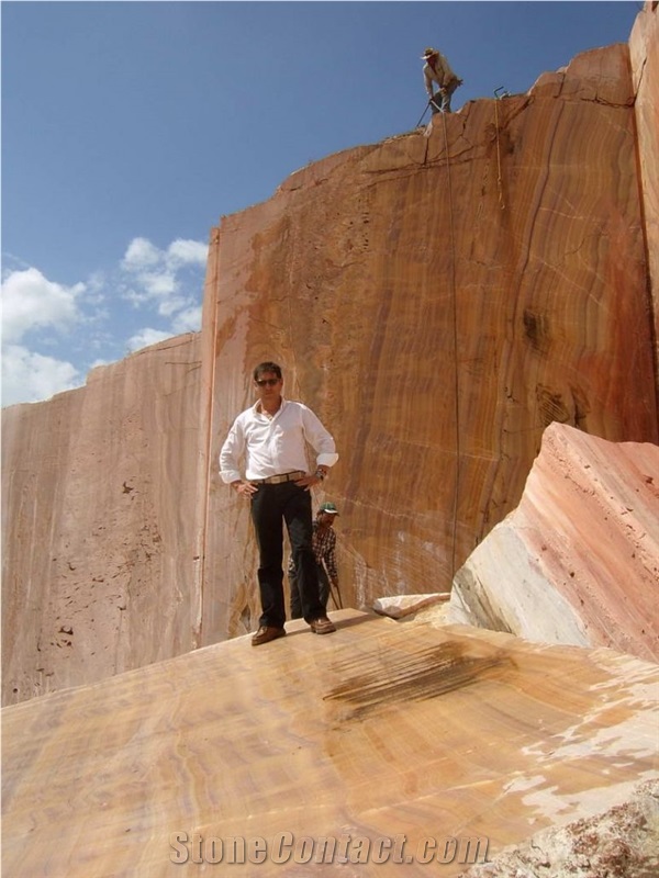 Arco Iris Onyx Quarry