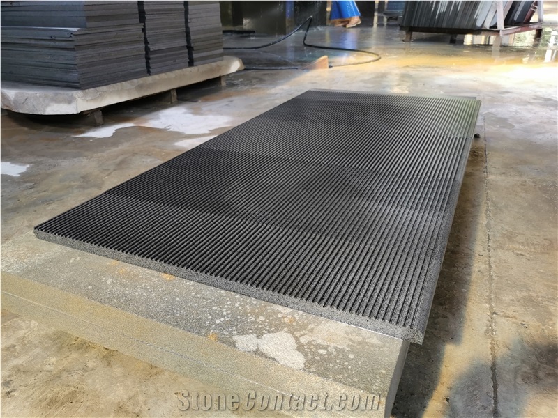 China Bluestone Pool Paver With Broken Axe Finish