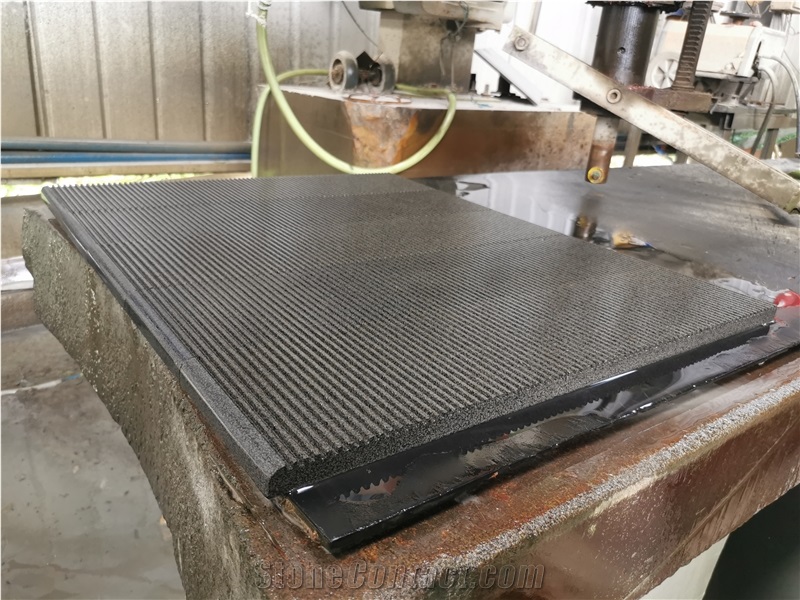 China Bluestone Pool Paver With Broken Axe Finish