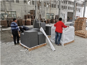 Indian Black Granite Stone Parking Bollards Stone Barricades