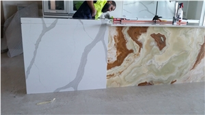 Calacatta Quartz Kitchen Top With Green Onyx Backlit Panel