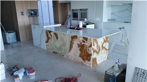 Calacatta Quartz Kitchen Top With Green Onyx Backlit Panel