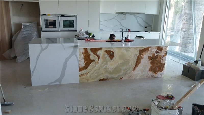 Calacatta Quartz Kitchen Top With Green Onyx Backlit Panel