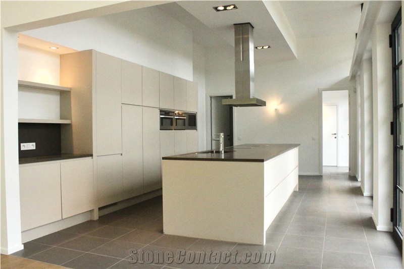 Black Quarftz Kitchen Countertop