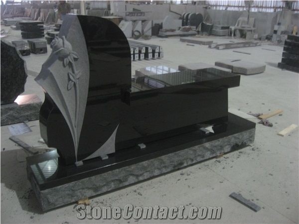 Black Granite Western Style Upright Monument 32