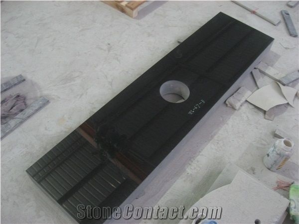Black Granite Western Style Upright Monument 32