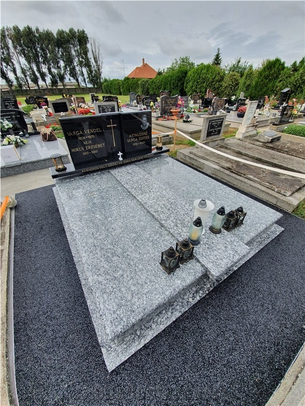 White Wave Granite + Impala Black Granite Double Monument