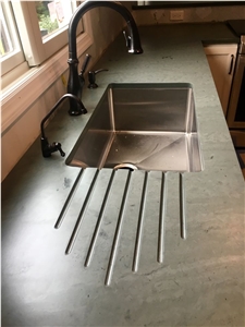 Vermont Unfading Green Slate Countertop With Drain Grooves