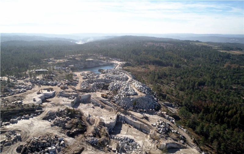 Macheado Lapa Granite Quarry