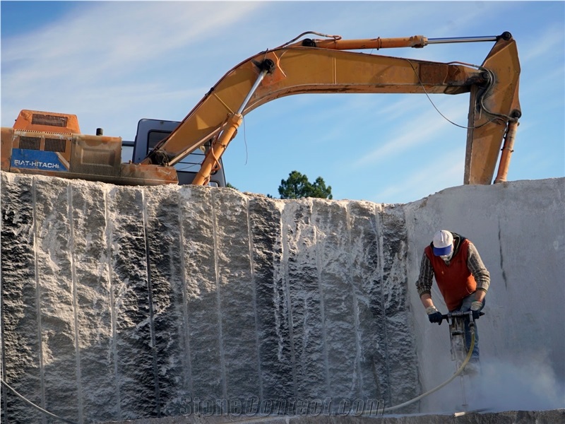 Macheado Lapa Granite Quarry
