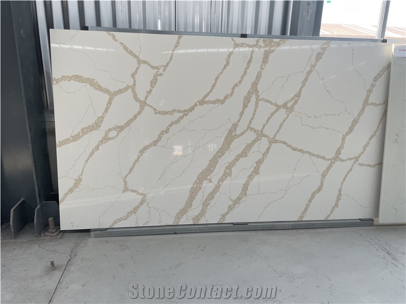 Calacatta Quartz Slab With Fractured Golden Veins