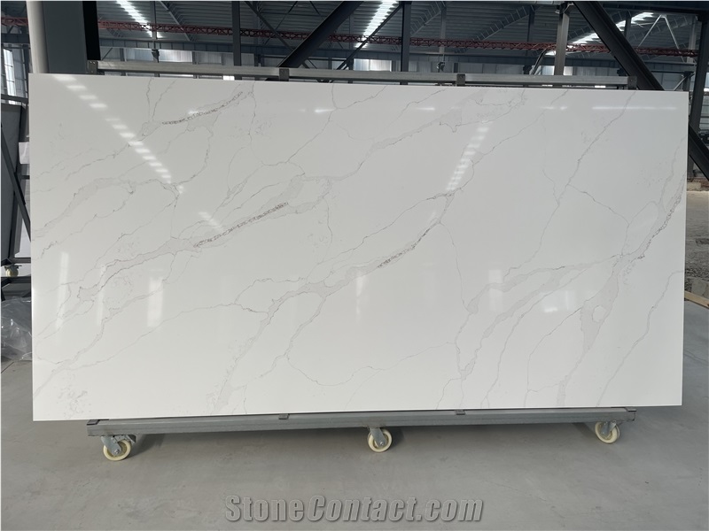 Calacatta Quartz Slab With Grey Segmented Veins
