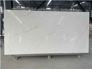 Calacatta Quartz Slab With Grey Segmented Veins