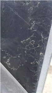 Small Golden Pattern Quartz Slabs Black Background