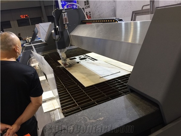 Qomotech Tank I 4020AC 5 Axis Waterjet Cutting Machine