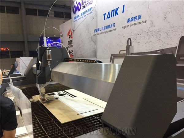 Qomotech Tank I 4020AC 5 Axis Waterjet Cutting Machine