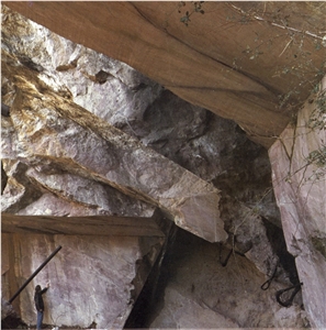 Brecce Medicee, Rosso Rubino Stazzema Marble Quarry