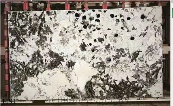 Brazil Alaska White Granite Large Slabs For Interior Design