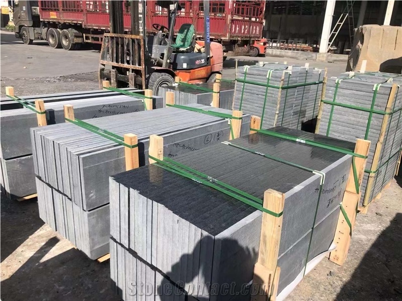 High Quality Oulainen Black Granite Slabs