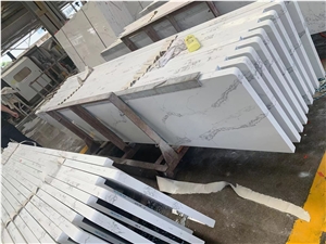 Super Quality Quartz With Calacatta White