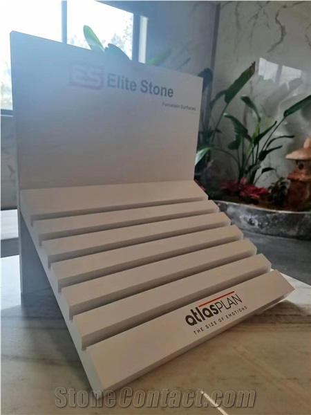 Table Display Stans In White Color