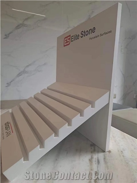 Table Display Stans In White Color