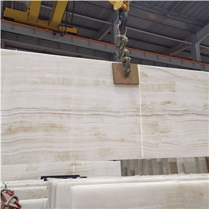 Vantage Straight Vein Natural Vanilla Onyx Slabs